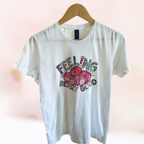 Hand-Pressed made "Feeling Berry Good" Graphic Tee - Size L, New - Picture 1 of 6